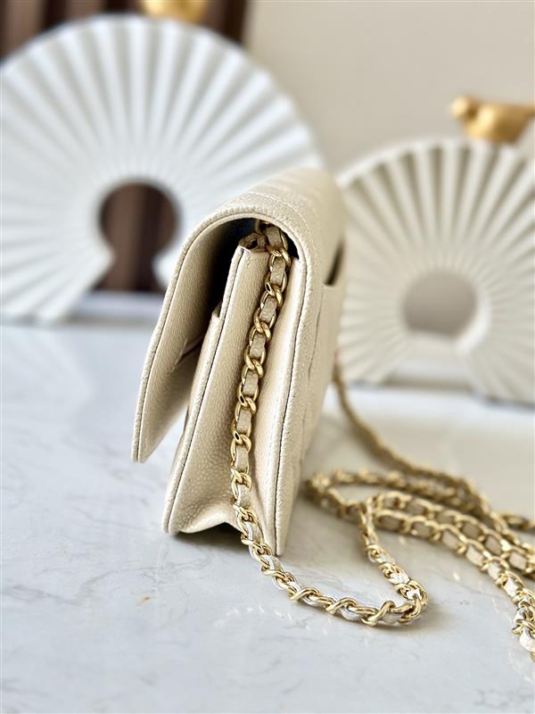 2026127215432933 570